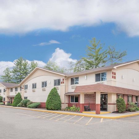 Super 8 By Wyndham Queensbury Glens Falls Kültér fotó