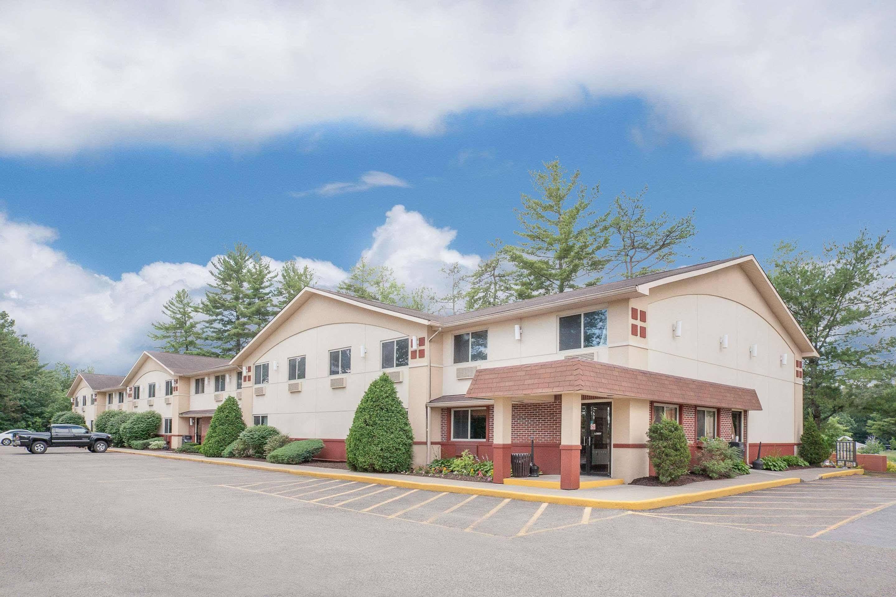 Super 8 By Wyndham Queensbury Glens Falls Kültér fotó